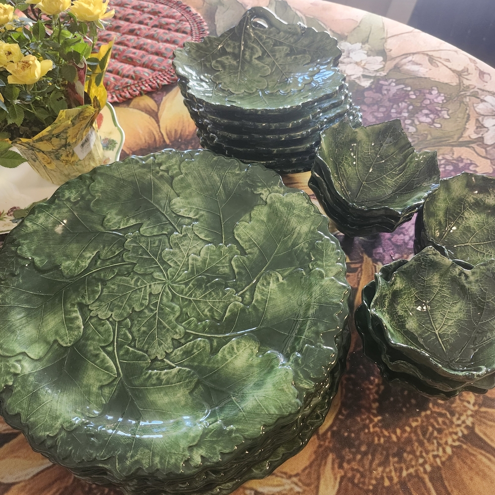 Elegant Green Leaf Dinnerware Set